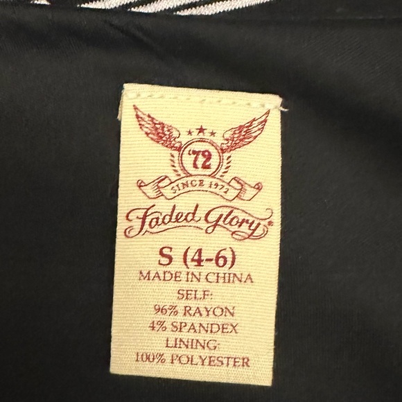 Small Black and White Striped Faded Glory Sleeveless Dress. - Picture 5 of 5